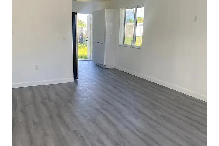 $800 : Charming 2-bedroom, 1-bathroom image 6