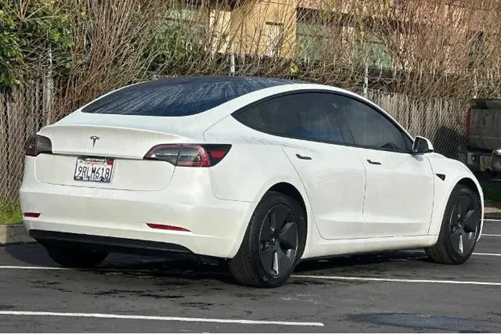 $24516 : Tesla Model 3 2023 4dr Sedan image 3