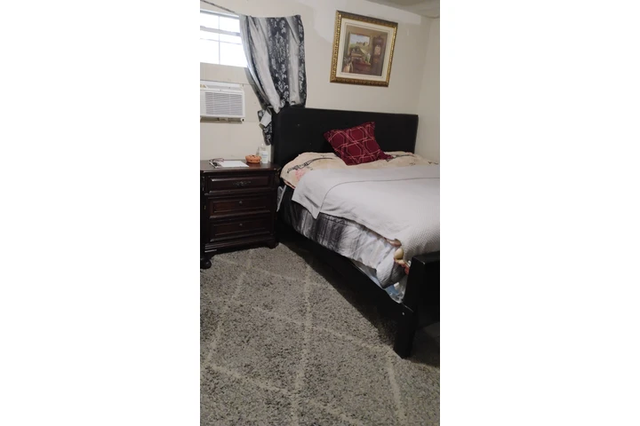 $585 : Rento cuarto amueblado image 1