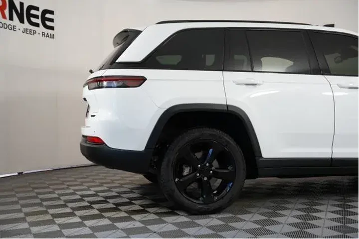 $28994 : Jeep Grand Cherokee 2023 4x4 image 4