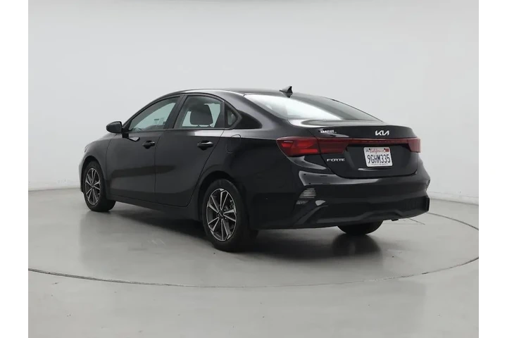 $18998 : Kia Forte 2023 LXS 4dr Sedan image 2