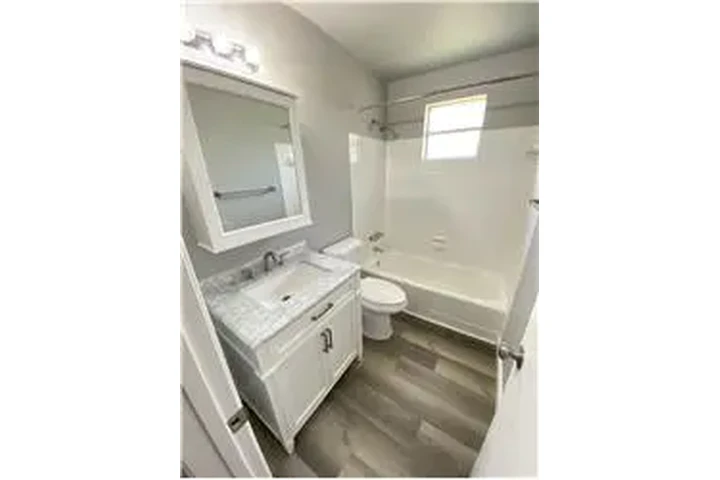 $1350 : Rental property with 2 bedro image 6