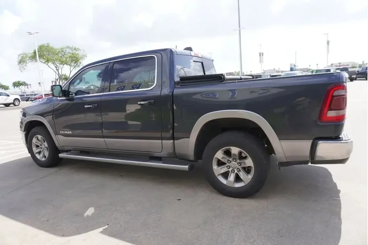 $30988 : Ram 1500 2019 4x2 Laramie 4d image 4