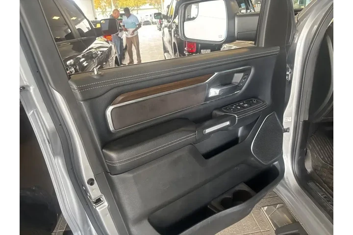 $35990 : Ram 1500 2022 4x2 Laramie 4d image 6