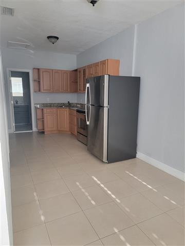 $2300 : Apartamento 2/1 Hialeah image 3