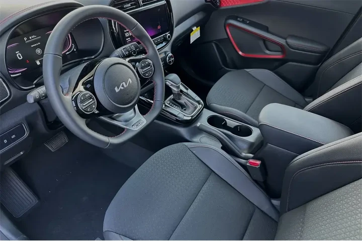 $21962 : Kia Soul 2025 GT-Line 4dr Cr image 8