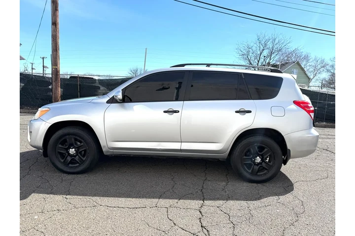 2011 RAV4 FWD 4dr 4-cyl 4-Spd image 3