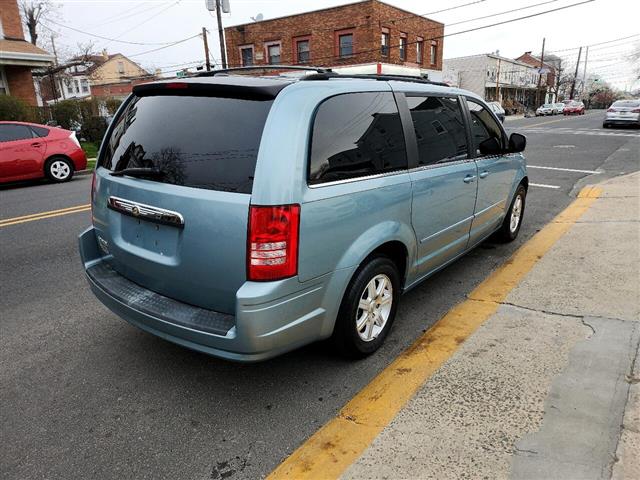 2008 Town & Country Touring image 5