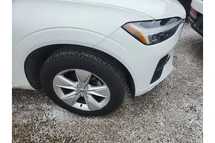 $20990 : Volvo XC60 2022 AWD B5 Momen image 3