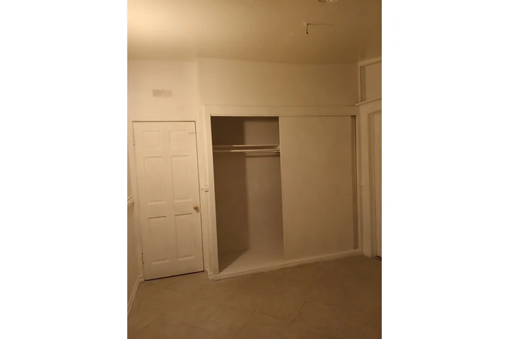 $850 : Cuarto en renta image 6