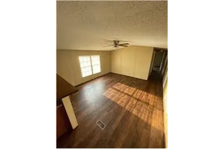 $1600 : Rental property with 3 bedro image 3