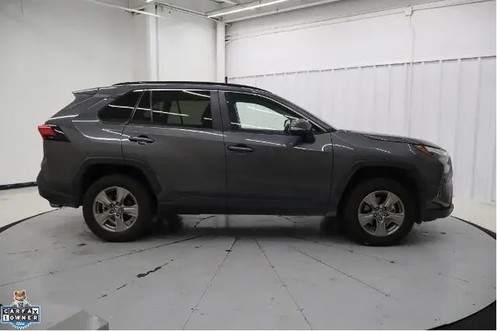 $28280 : Toyota RAV4 2024 AWD XLE 4dr image 2