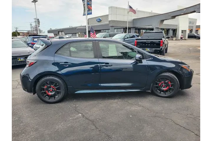 $26994 : Toyota Corolla Hatchback 202 image 9