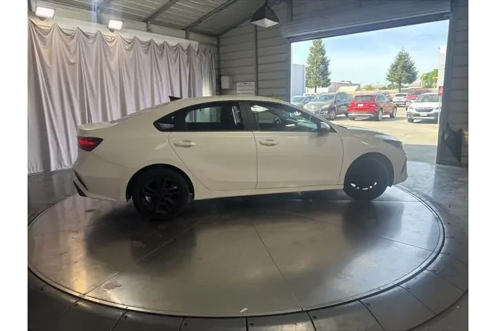 $17777 : Kia Forte 2024 LXS 4dr Sedan image 4