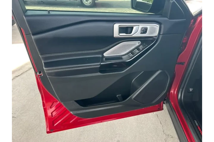 2023 Explorer ST AWD image 10