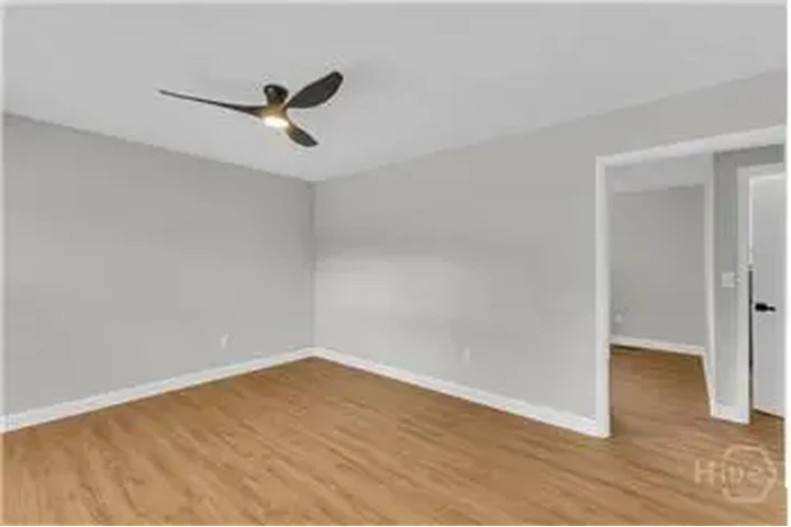 $1950 : Rental property with 3 bedro image 7