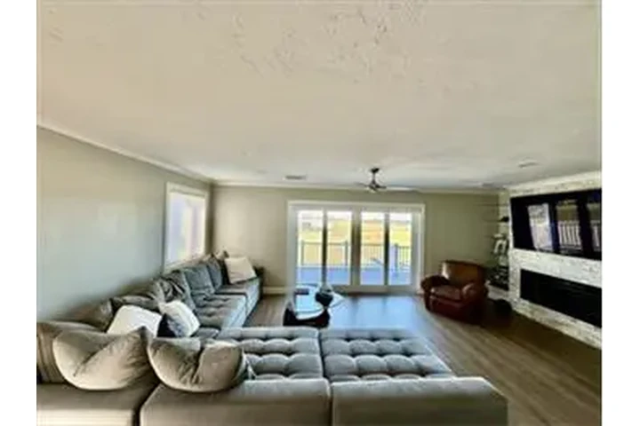$5700 : Rental property with 3 bedro image 4