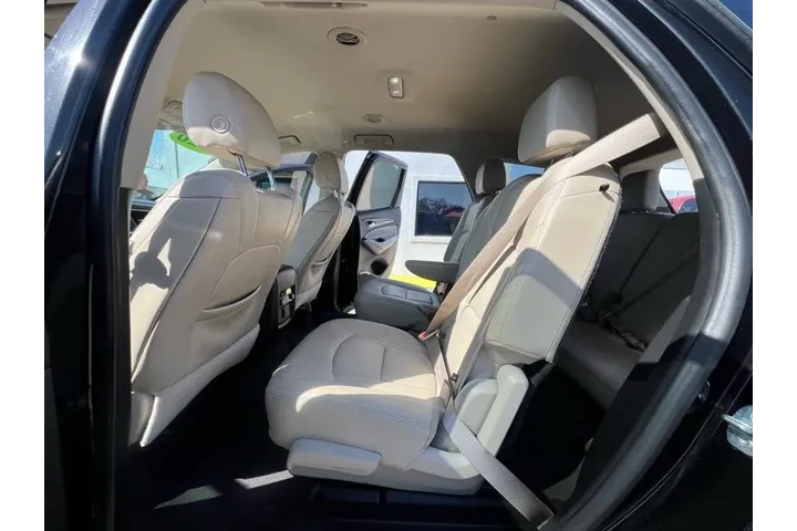 2020 Enclave Essence FWD image 9