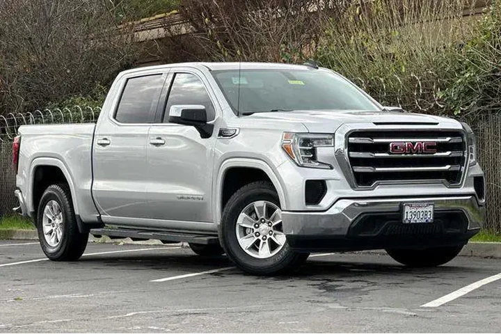 $29995 : GMC Sierra 1500 2020 4x2 SLE image 2