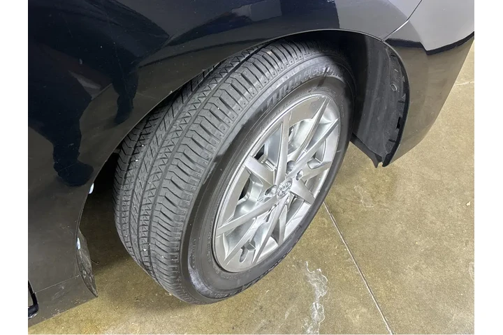 $20000 : Silver Certified2015 Prius v image 10