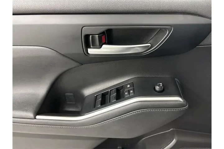 $31500 : Toyota Highlander 2023 L 4dr image 5