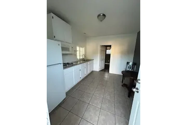 $1300 : RENTO CASITA CÓMODA image 1