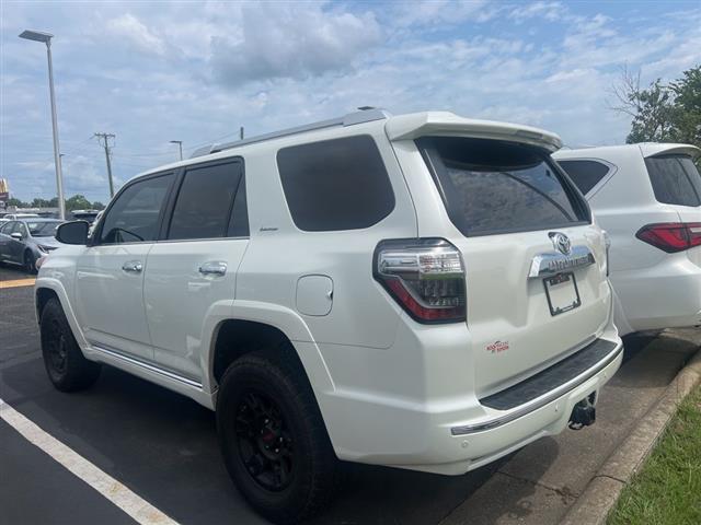 $41990 : PRE-OWNED 2021 TOYOTA 4RUNNER image 8