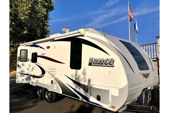 $24995 : 2017 Lance travel trailer 1955 image 5