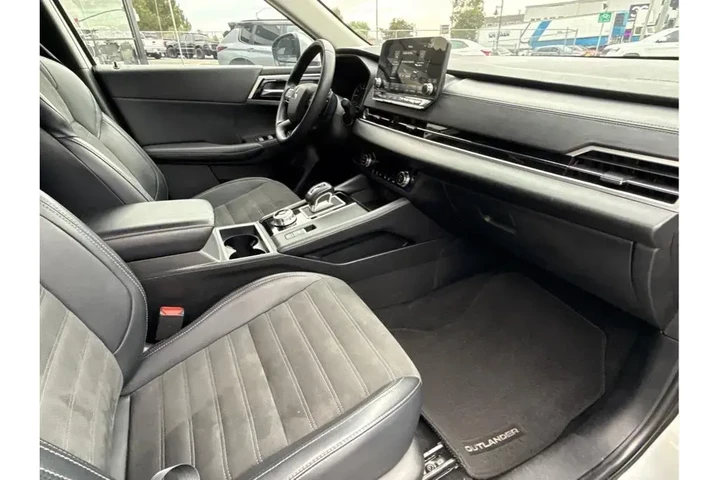 $27875 : Mitsubishi Outlander 2024 SE image 10