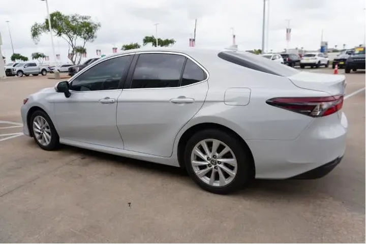 $23725 : Toyota Camry 2023 LE 4dr Sed image 4