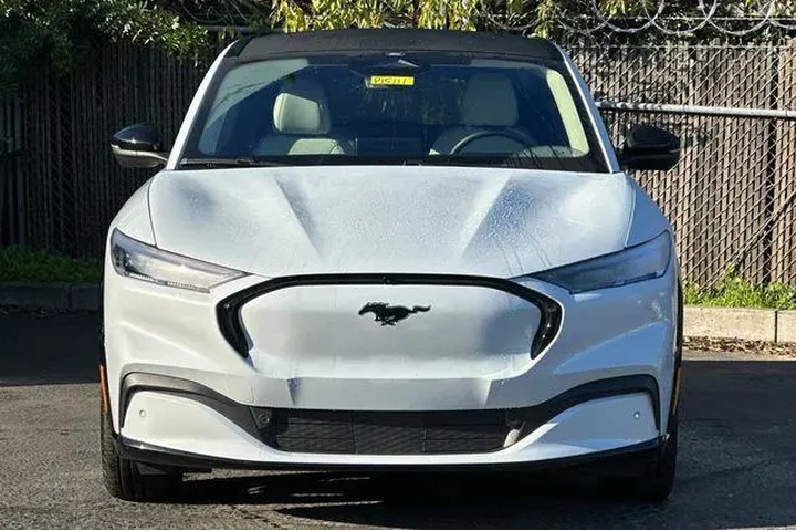 $26888 : Ford Mustang Mach-E 2023 Pre image 6