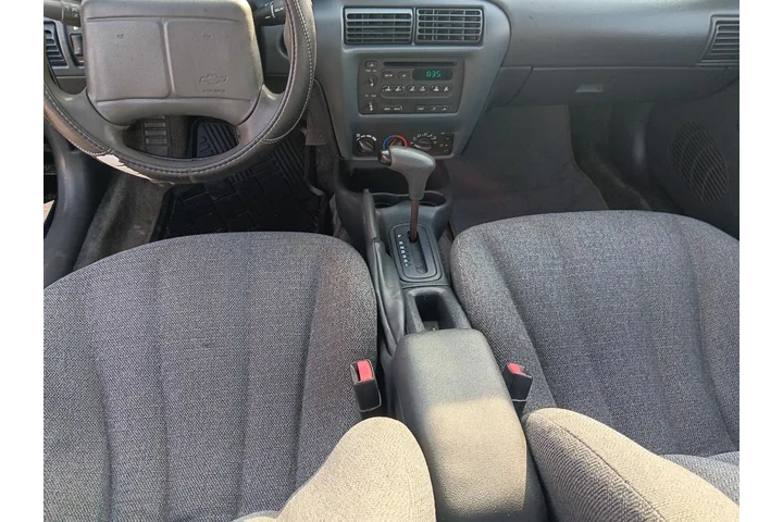 $2500 : 2002 Cavalier BASE image 9