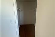 $1700 : HAWTHORNE APT. 1 REC. thumbnail