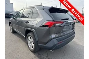 $22900 : Toyota RAV4 2021 AWD XLE 4dr thumbnail
