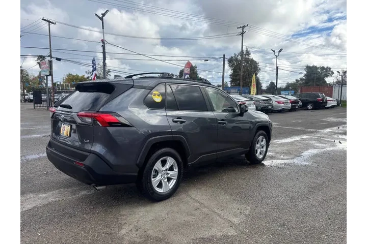 $18599 : 2019 RAV4 XLE image 6