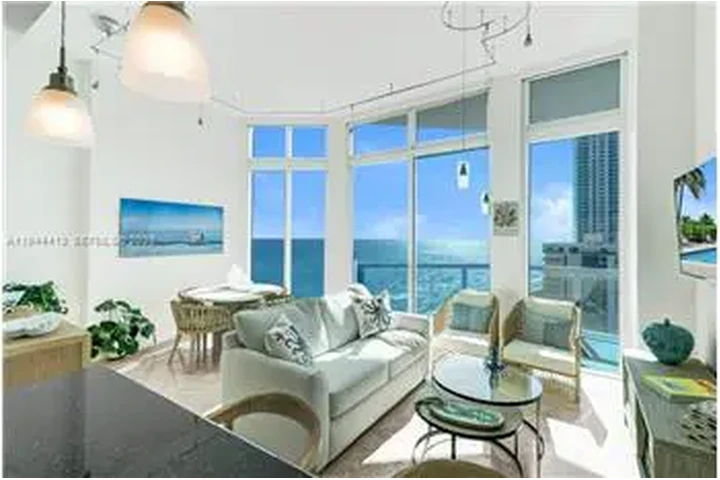 $4700 : Rental property with 1 bedro image 2