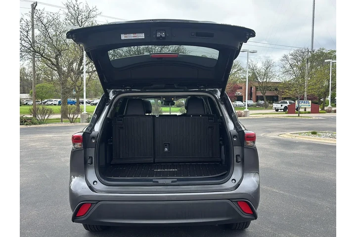 $37996 : 2023 Highlander XLE image 6