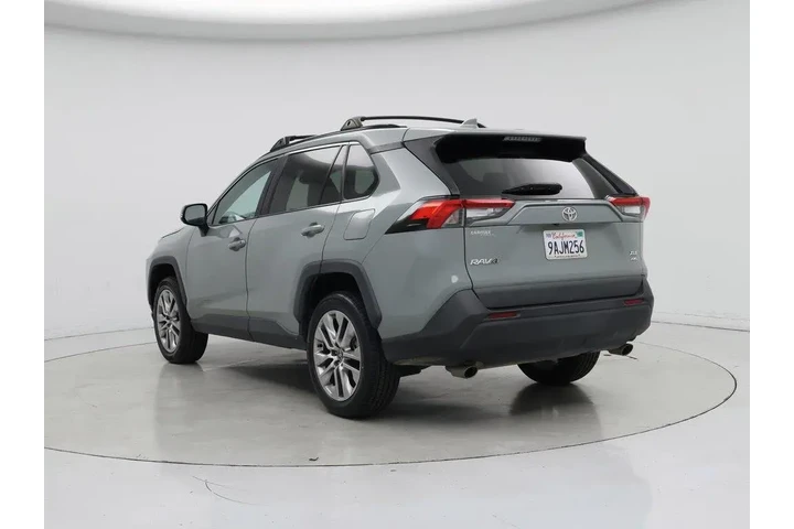 $30998 : Toyota RAV4 2022 AWD XLE Pre image 2