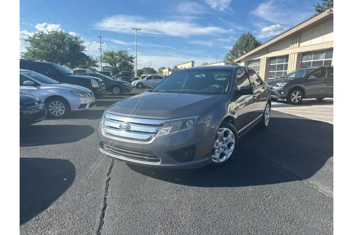 2011 Fusion SE image 3