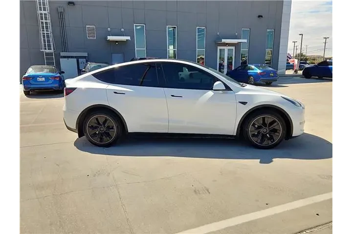 $29315 : Tesla Model Y 2021 AWD Long image 5