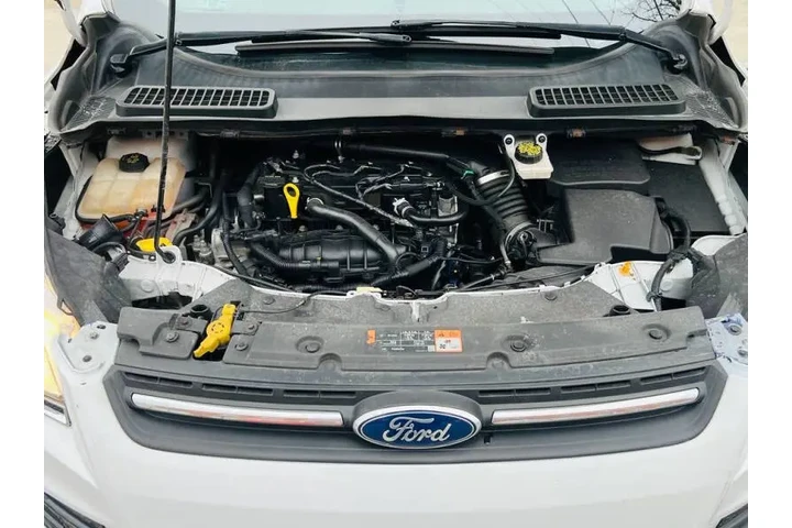 $9999 : 2015 Escape SE image 9