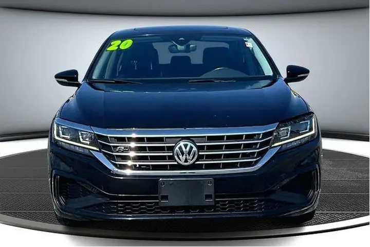 $16000 : Volkswagen Passat 2020 R-Lin image 2