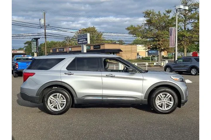 $32497 : Ford Explorer 2022 AWD XLT 4 image 7