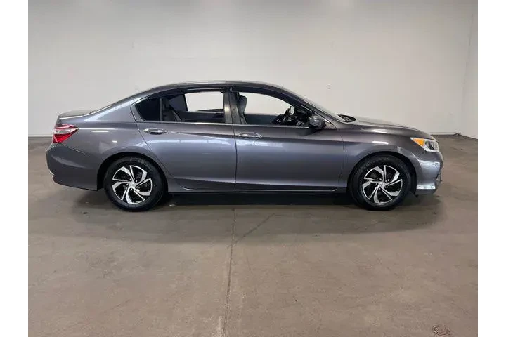 $15638 : Honda Accord 2017 LX 4dr Sed image 2