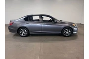 $15638 : Honda Accord 2017 LX 4dr Sed thumbnail