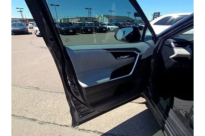 $28993 : 2022 RAV4 XLE image 10