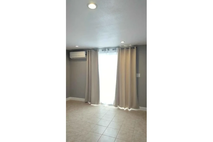 $2500 : 2 RECMRS 2 banos $2500- image 2