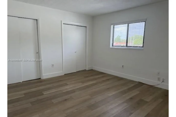 $1000 : 1 dormitorio y 1  Hialeah, FL image 1