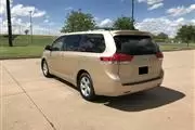 $9000 : 2014 Toyota Sienna LE minivan thumbnail