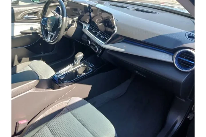 $21500 : 2025 Trax LT image 6